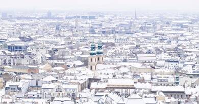 Hóhelyzet Budapesten: Preventív szórás és járdatakarítási kötelezettségek.