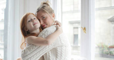 Kiszámolták: ennyivel kapnak kevesebb családtámogatást az egyedülálló anyák, mint a házaspárok