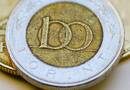 Forint árfolyam szerda: Gyengülés az euróval és a dollárral szemben