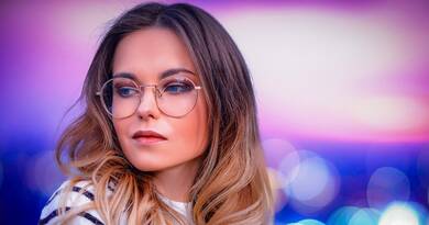 3 jel, hogy valaki irigy rád: A testbeszéd elárulja a titkot!