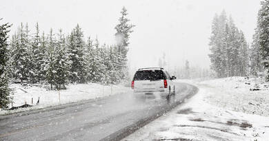 Másodfokú riasztást adtak ki: brutális hótorlaszokat emelhet a viharos szél ezekben a vármegyékben