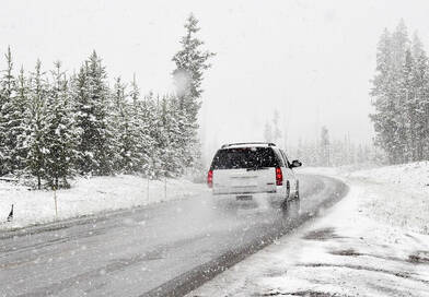 Másodfokú riasztást adtak ki: brutális hótorlaszokat emelhet a viharos szél ezekben a vármegyékben