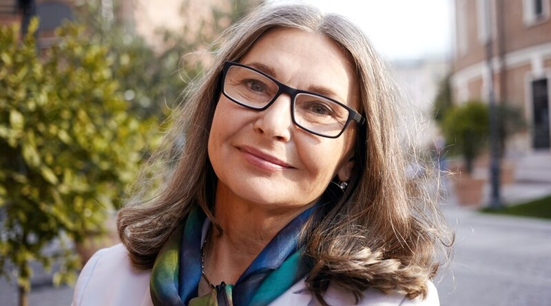 Nők kedvezményes nyugdíja 2026: Megéri azonnal igényelni? Ezzel a trükkel 18,5%-kal több maradhat a zsebben