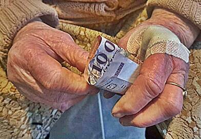 Hivatalos: két napon át ömlik a pénz a számlákra – Kiderült a 13. és 14. havi nyugdíjak kifizetésének rendkívüli menetrendje