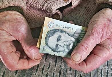 Nyugdíjas elszegényedés 2026: Miért ér kevesebbet a nyugdíj a fizetéseknél?