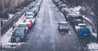 Szerdai időjárás: Ónos eső és 11 fokos enyhülés jön viharos széllel.