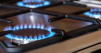 Rendkívüli ülést hívtak össze a rezsi miatt: 500 m3 gáz és 500 kWh áram a tét.