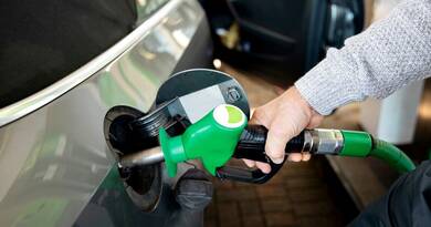 Rossz hír az autósoknak: Jelentős áremelés jön a benzinkutakon péntektől - ennyibe kerül a tankolás holnaptól.