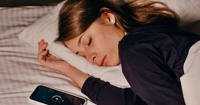 Butít a kialvatlanság? Az intelligenciakutató szerint az agyunk éjszaka „huzalozza újra” magát