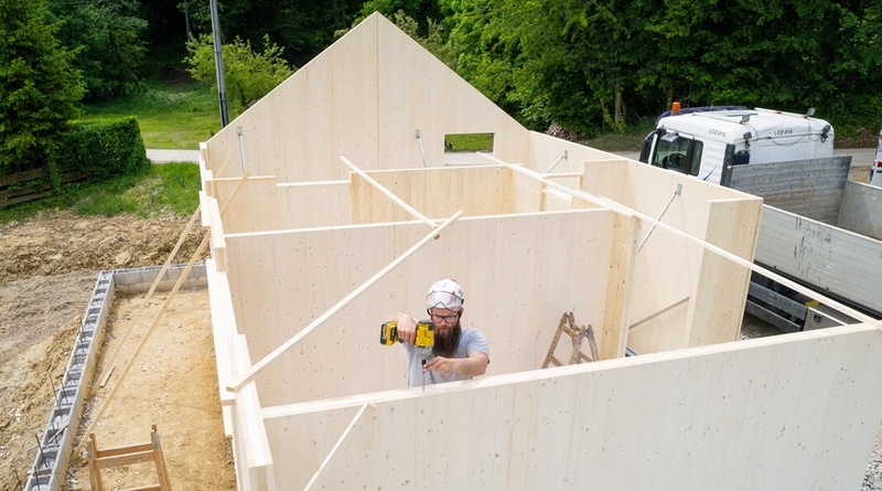 CLT technológiával készülő családi ház gyártmánytervezése és helyszíni összeszerelése.