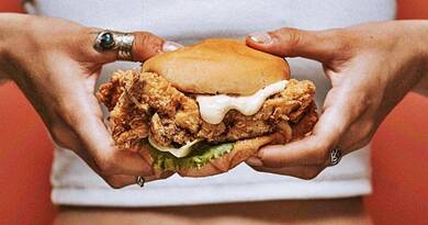 1000 ingyen adaggal nyit a Blaha Chicken Tenders február 7-én