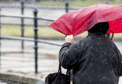 Hétvégi időjárás előrejelzés: 13 fokos enyhülés szombaton és sűrű köd vasárnap Magyarországon.