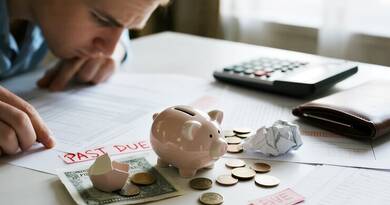 A hitelcsapda elkerülése a vagyonépítés első lépése. Mutatjuk, miért ne verje magát adósságba, és hogyan élhet teljes életet hitel nélkül 2026-ban.