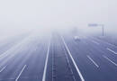 Ködös autóút és időjárási térkép Magyarországról.