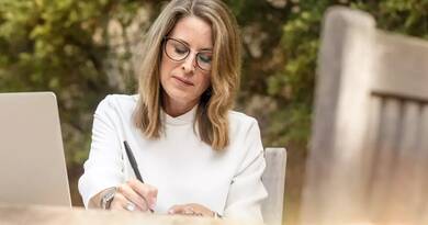 Külföldi munkaviszonyod van? Ismerd meg az EU-s nyugdíjmegállapítás szabályait! Kettős számítás, pro rata elv és nyugdíjexport – mutatjuk, hogyan ne bukjon el a kinti pénzed.