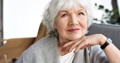 Változatlan feltételek a Nők 40-nél 2026-ban, de a buktatók maradnak. 32 év munka tényleg elég? Hány év jár a gyerek után? Minden válasz itt!