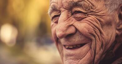 Ki kérheti a nyugdíja újraszámítását 2026-ban? Mutatjuk a 365 napos szabályt és a 6 hónapos kifizetési korlátot. Tanácsok korhatár előtti ellátásban részesülőknek.