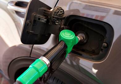 Rossz hír a dízeleseknek: szombattól 3 forinttal drágul a gázolaj nagykereskedelmi ára. A benzin ára nem változik. Mutatjuk a friss benzinkúti átlagárakat!