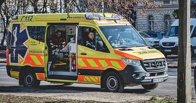 Súlyos buszbaleset Baranyában: Gödörbe hajtott egy jármű, tíz mentőegység a helyszínen