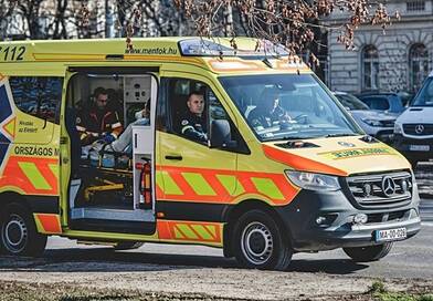 Súlyos buszbaleset Baranyában: Gödörbe hajtott egy jármű, tíz mentőegység a helyszínen