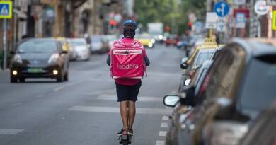 Döbbenetes vallomás: 15 órát dolgoznak naponta, mégsem tudnak megélni a magyar futárok?