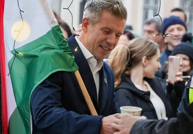 Magyar Péter szerint Orbán Viktor saját „vándorcirkuszt” gründolt az adófizetők pénzén