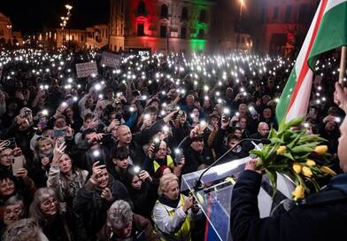 Soha nem látott tömeg Pécsen: Magyar Péter szerint végleg fellázadt a vidék