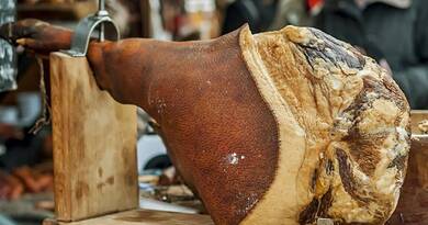 Hiába a béremelés, a magyarok mégis félnek a húsvéttól? Megszólaltak a hentesek a sonkaárakról