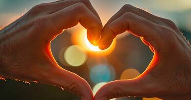 Vigyázzon, kinek önti ki a szívét csütörtökön! A 2026. március 19-i szerelmi előrejelzés szerint a tavaszi napéjegyenlőség előtti feszült bolygóállások váratlan érzelmi fordulatokat és régóta elfojtott vallomásokat hoznak. Mutatjuk, melyik 3 jegy számára hoz a ma este végzetes, sorsfordító találkozást!