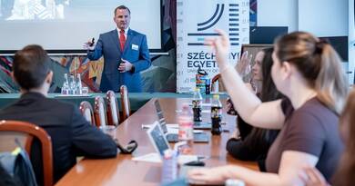 Gyűlöletbeszéd vagy vélemény? Izgalmas válaszok születtek a nemzetközi szakértők győri találkozóján