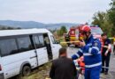 Súlyos balese történt: 11 ember utazott a felborult kisbuszban