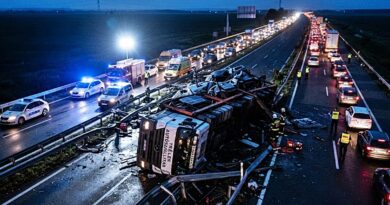 Súlyos baleset az M1-esen: átszakította a szalagkorlátot egy tréler, hatalmas a torlódás