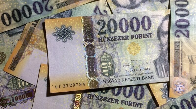 Gyengült a forint csütörtök reggelre