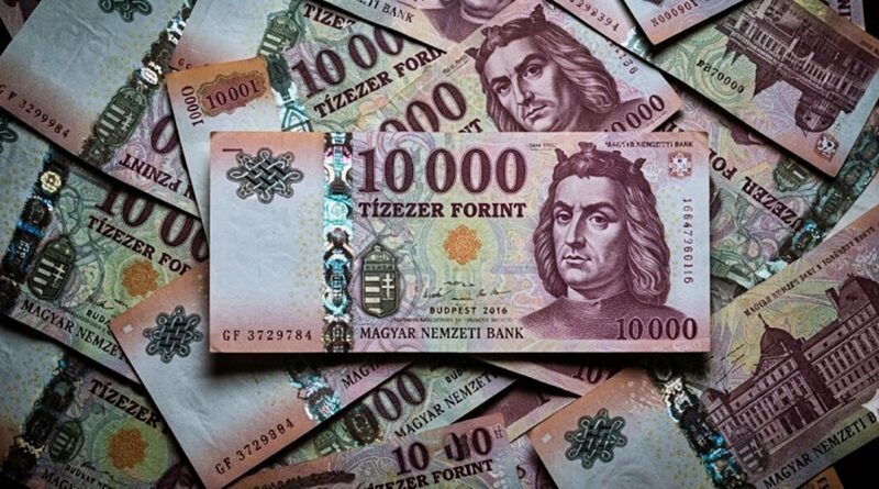Zuhan a forint: ennyit kérnek ma az euróért és a dollárért