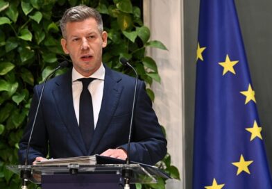 Elképesztő számokat borított Magyar Péter: durva luxussal vádolja Áder Jánost a miniszterelnök