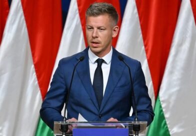„Mikor tervezi visszafizetni ezeket az összegeket az államkasszába?” – Magyar Péter újabb gyomrost vitt be a Áder Jánosnak