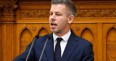 Mi folyik itt? Magyar Péter szerint a választások előtt 7 milliárdot kapott a „milliárdos pénzszivattyú”