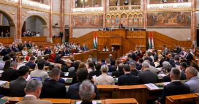Mozgalmas nap előtt áll az Országgyűlés, kezdődik a vagyonvisszaszerzési hivatalról szóló törvény vitája