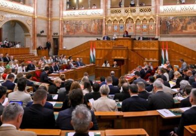 Mozgalmas nap előtt áll az Országgyűlés, kezdődik a vagyonvisszaszerzési hivatalról szóló törvény vitája