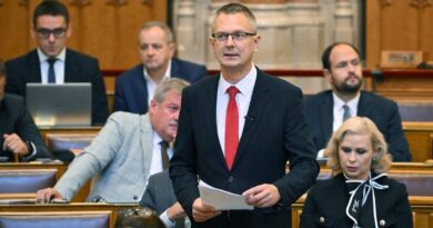 Rétvári Bence elővette a statisztikákat: ezekkel a számokkal próbálta bizonyítani, hogy javult az egészségügy