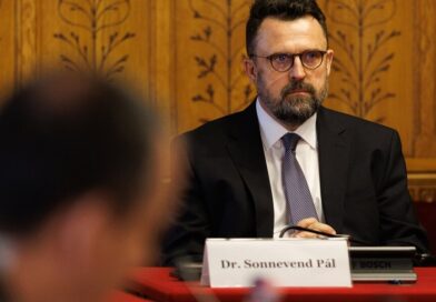 Megválasztották Sonnevend Pált alkotmánybírónak