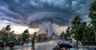 Katasztrofális fordulat: mutatjuk a friss vihartérképet, ahol mindenki menekül!