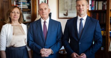 Nagy bejelentést tett Magyar Péter, Baka Andrást jelöli a Tisza Párt köztársasági elnöknek