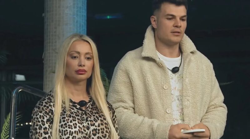 Minden egyszerre borult: csúnya veszekedés, pikáns vallomás és árulás az Exek csatájában