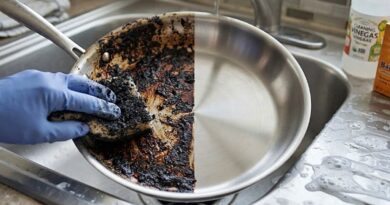 Így mentheti meg a leégett serpenyőjét: ez a nagyi filléres csodaszere mindent visz!