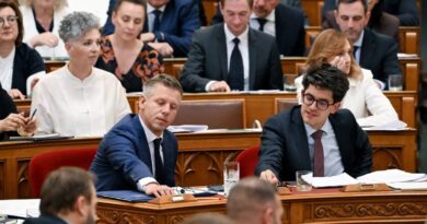 Magyar Péter felszólal, két új fideszes képviselő esküt tesz - mozgalmas napok jönnek a parlamentben