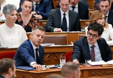 Magyar Péter felszólal, két új fideszes képviselő esküt tesz - mozgalmas napok jönnek a parlamentben
