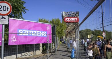 Rejtélyes rosszullétek Dj Oti koncertjén: néhány korty után több résztvevőnél is furcsa tünetek jelentkeztek
