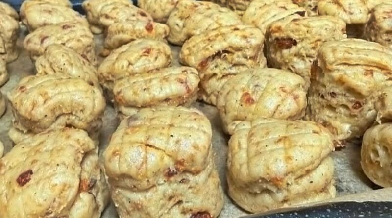 A tökéletes, kelt tésztás töpörtyűs pogácsa titka: így lesz kívül ropogós, belül pihe-puha