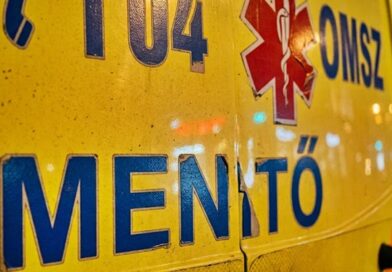 Baleset: egy idős nőt a mentők vittek el